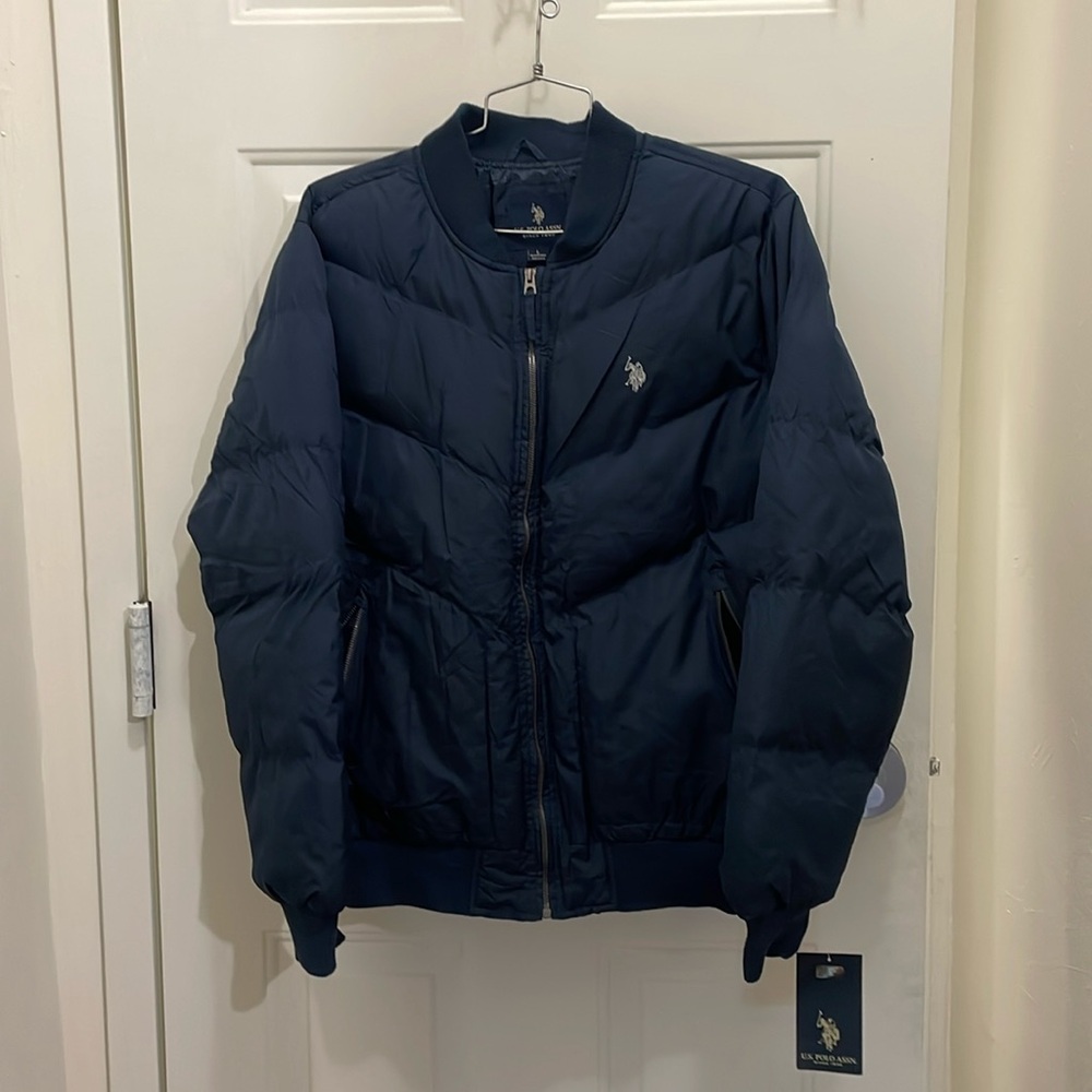 USPOLOASSN: NWT; Men’s size L Navy Blue puffer jacket. Get ready for Winter 🥶